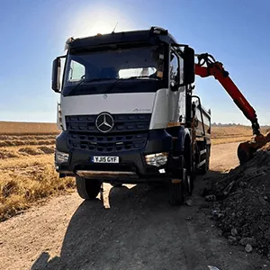 zoomed out picture of lorry